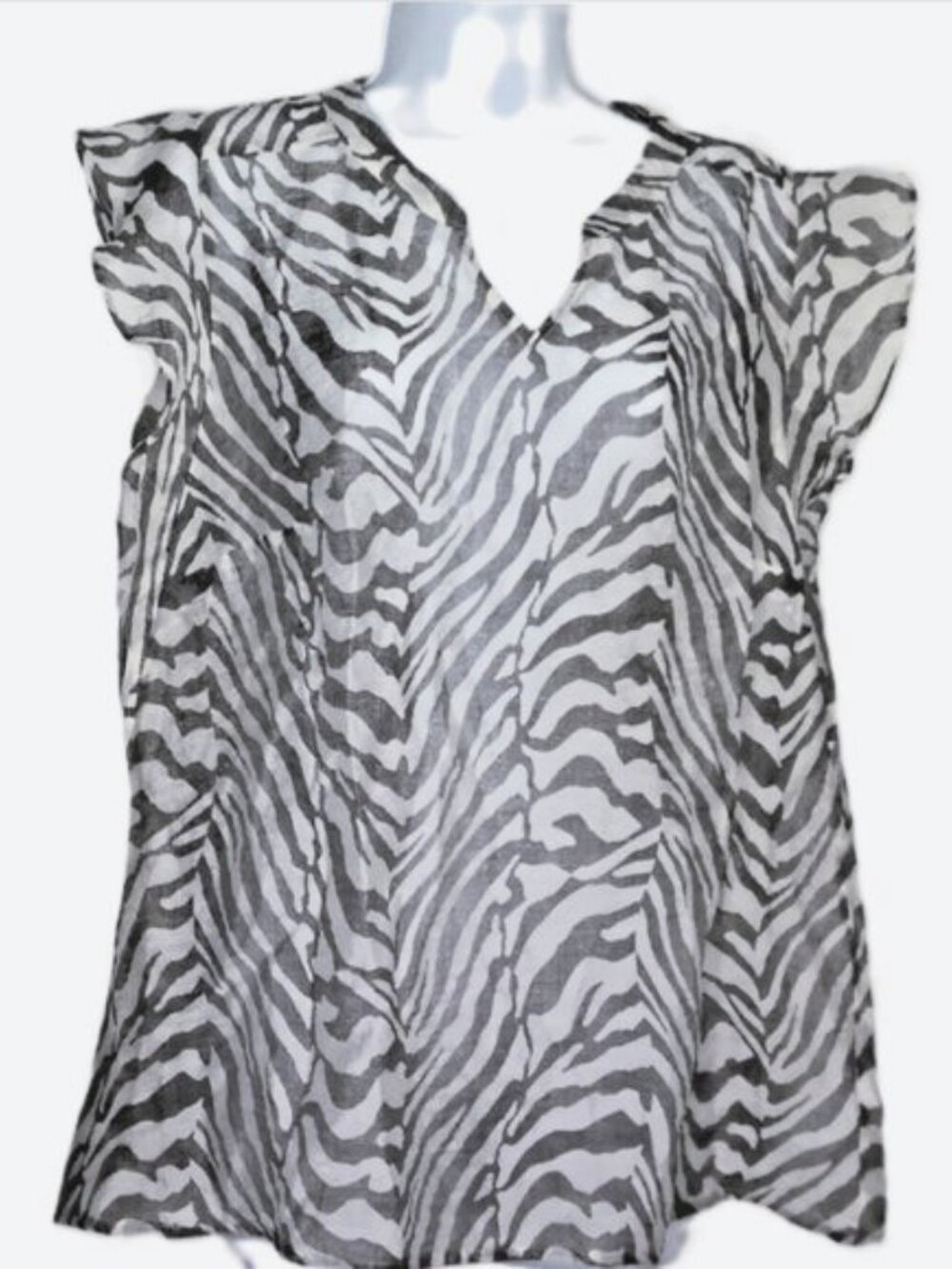 New CAbi Top Pullover Gray & White Zebra Print V-Neck Flutter Sleeve NWOT Sz L - Picture 2 of 5